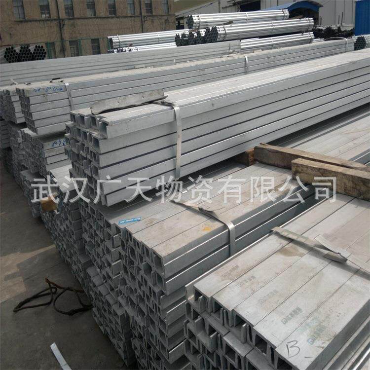 做工精细材质优良镀锌槽钢 金属机械制造款式规格多样镀锌角钢