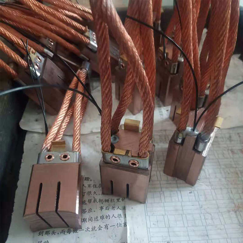 碳刷25x32电机水泥钢铁厂用J164铜电刷25×32电机碳刷厂家供应