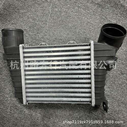3WO 145 804E 3WO145804E 适用宾利飞驰 欧陆GT左右中冷器小水箱