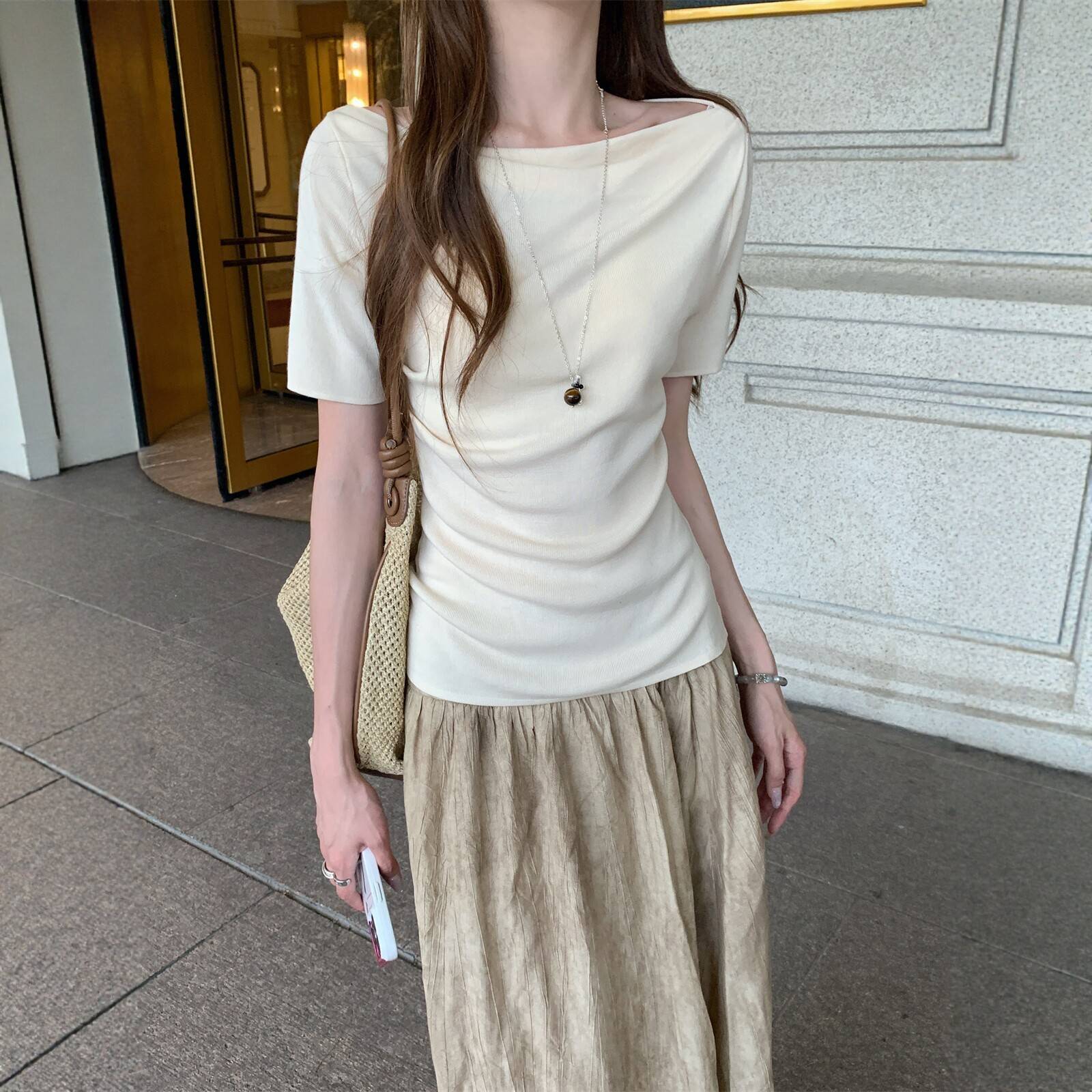 法式温柔风一字领褶皱针织衫女短袖夏季修身显瘦纯欲露肩荡领上衣