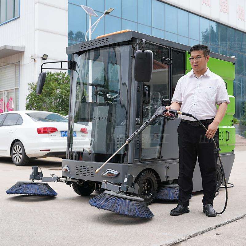 电动扫地车工厂车间用粉尘碎渣一扫净雾炮降尘驾驶式工业扫地车