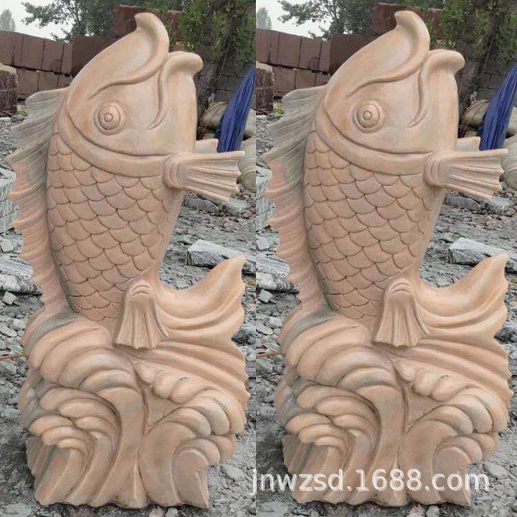 汉白玉石雕鱼喷水图 大理石吐水石鱼制作厂家 花岗岩鲤鱼雕塑报价