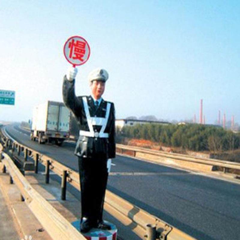 高速公路仿真警察 假警察模拟警察假人 假警察模型玻璃钢仿真交警