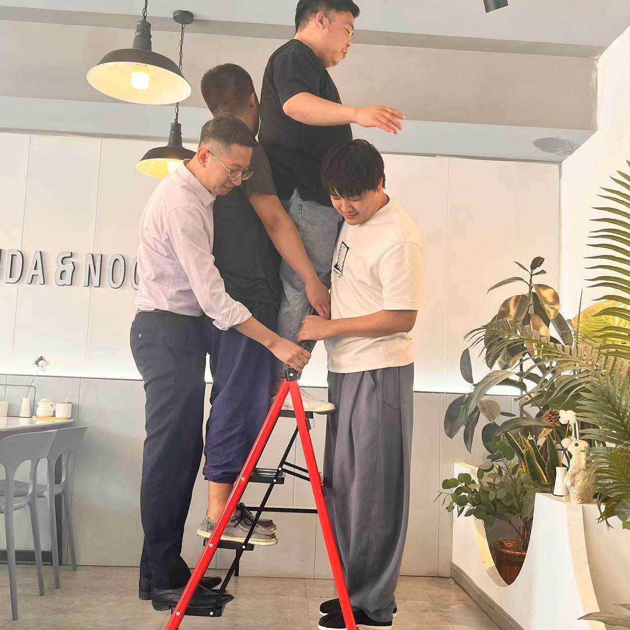 厂礼品梯家用梯人字梯三步金属踏梯家板加厚三步梯四叠梯折防滑梯