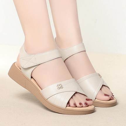 正品女鞋2025跟夏季新款真皮女鞋牛筋底妈妈鞋中坡跟皮鞋大凉码53