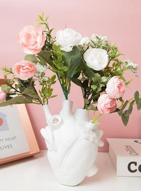 新款热卖心脏花瓶新版心脏造型家居桌面装饰树脂工艺品摆件