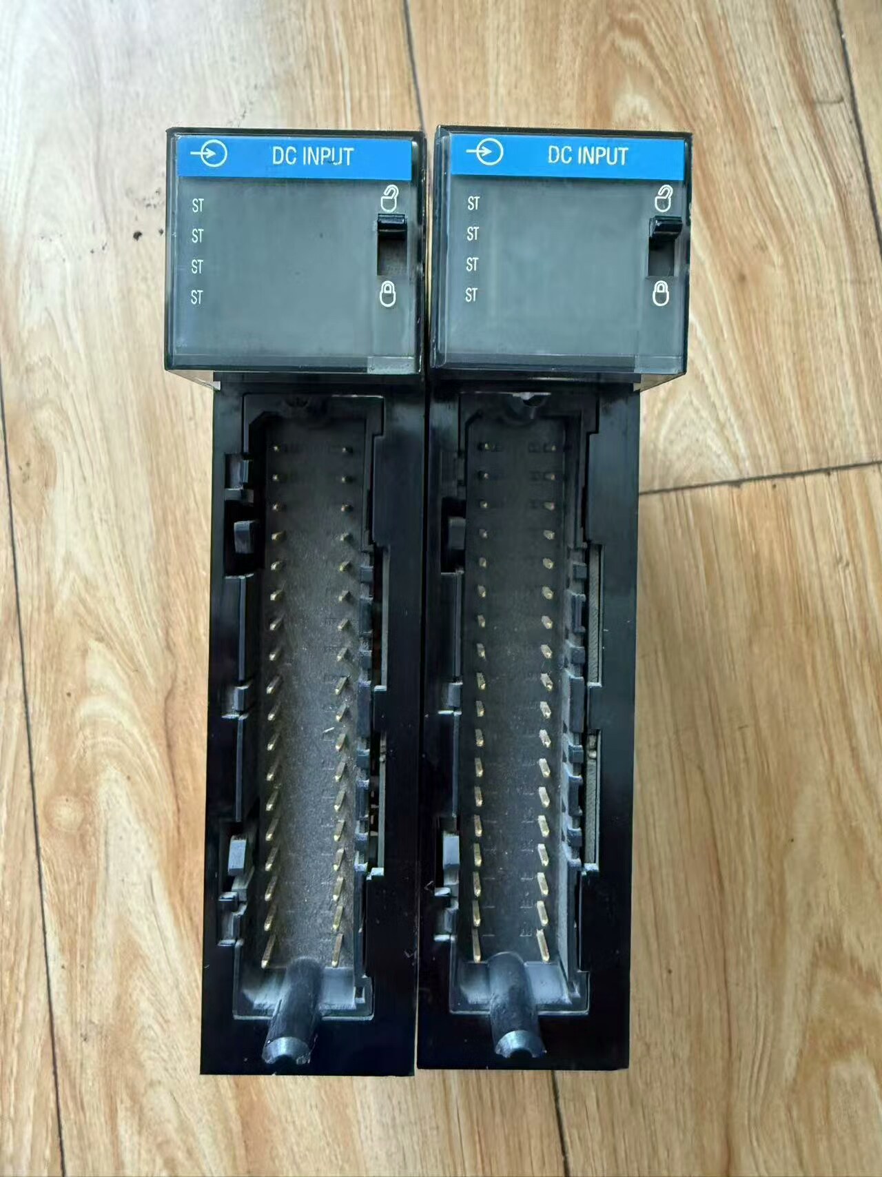 AB罗克韦尔1756-ib32 ，共两块，功能包好，成色如图