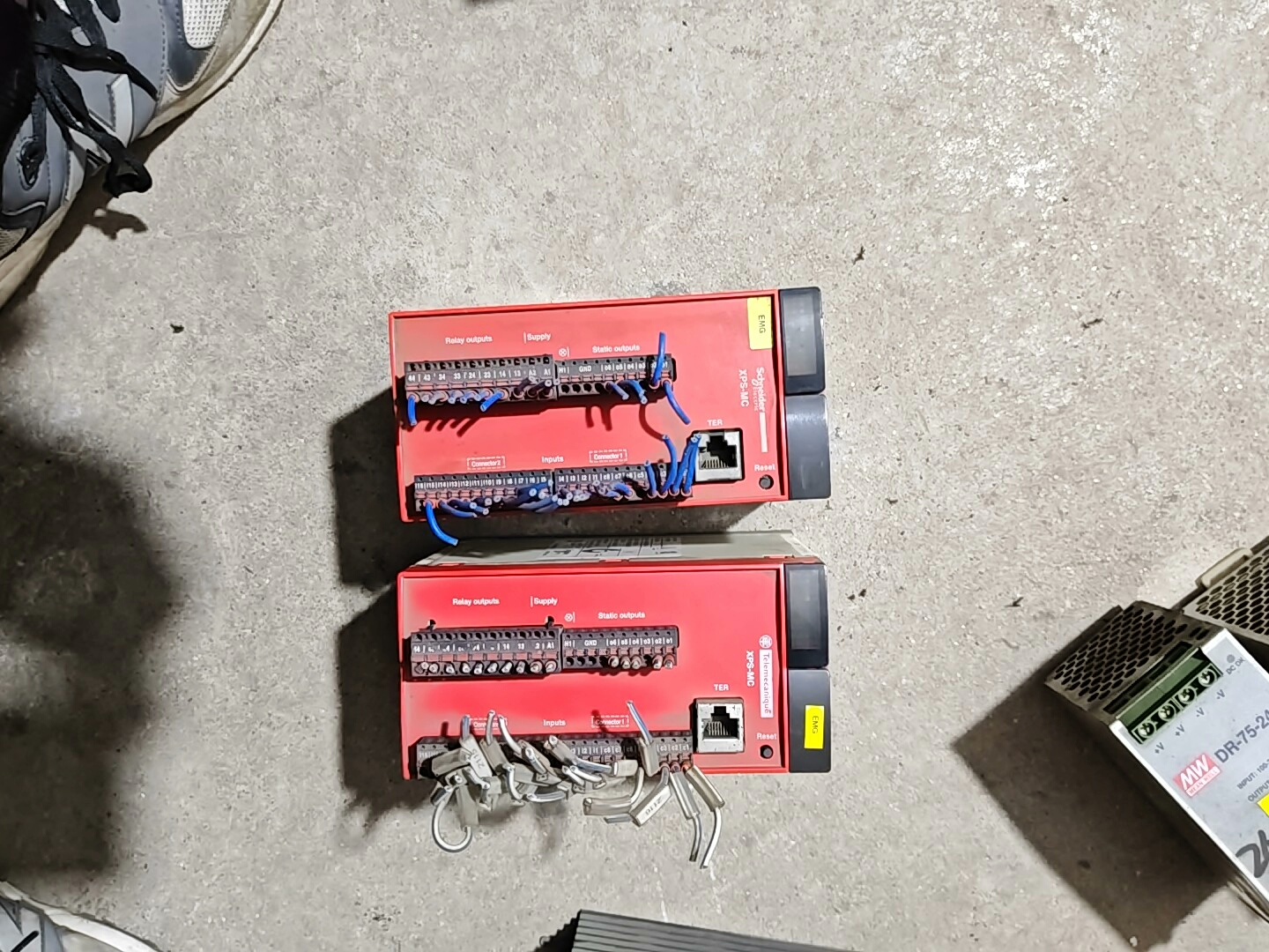 施耐德XPS-MC 控制器XPSMC16Z  成色如图， 实