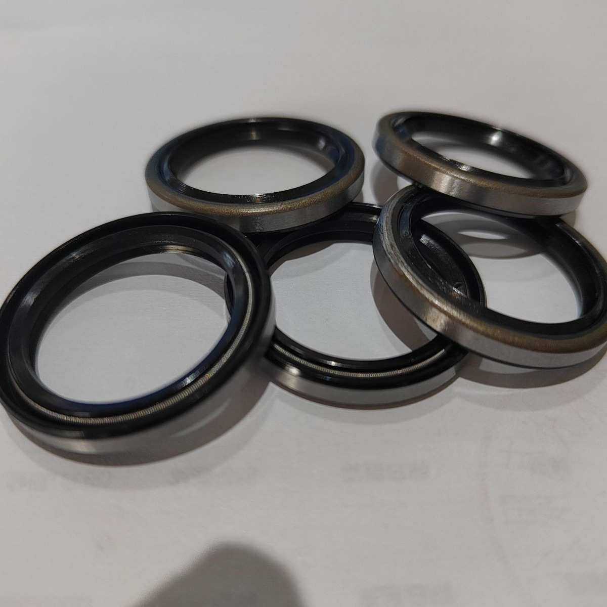 TZ铁壳油封底部包裹橡胶双唇口有弹簧28*35*4防水耐腐蚀O型油封,橡塑材料及制品,硅胶垫圈,淘宝优惠券,粉丝福利购,淘宝优惠卷