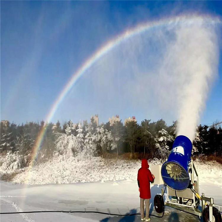 滑雪场造雪机 多喷头人工下雪机 影视基地降雪喷雪车视频