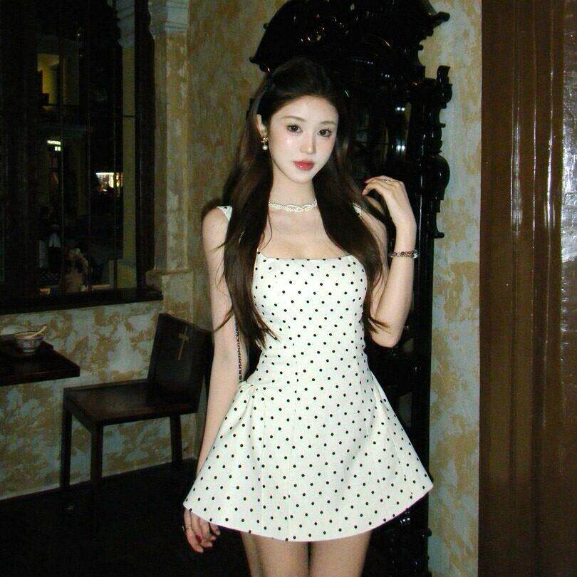 纯欲风波点印花方领吊带洋装夏装辣妹高级感性感收腰蓬蓬短裙女