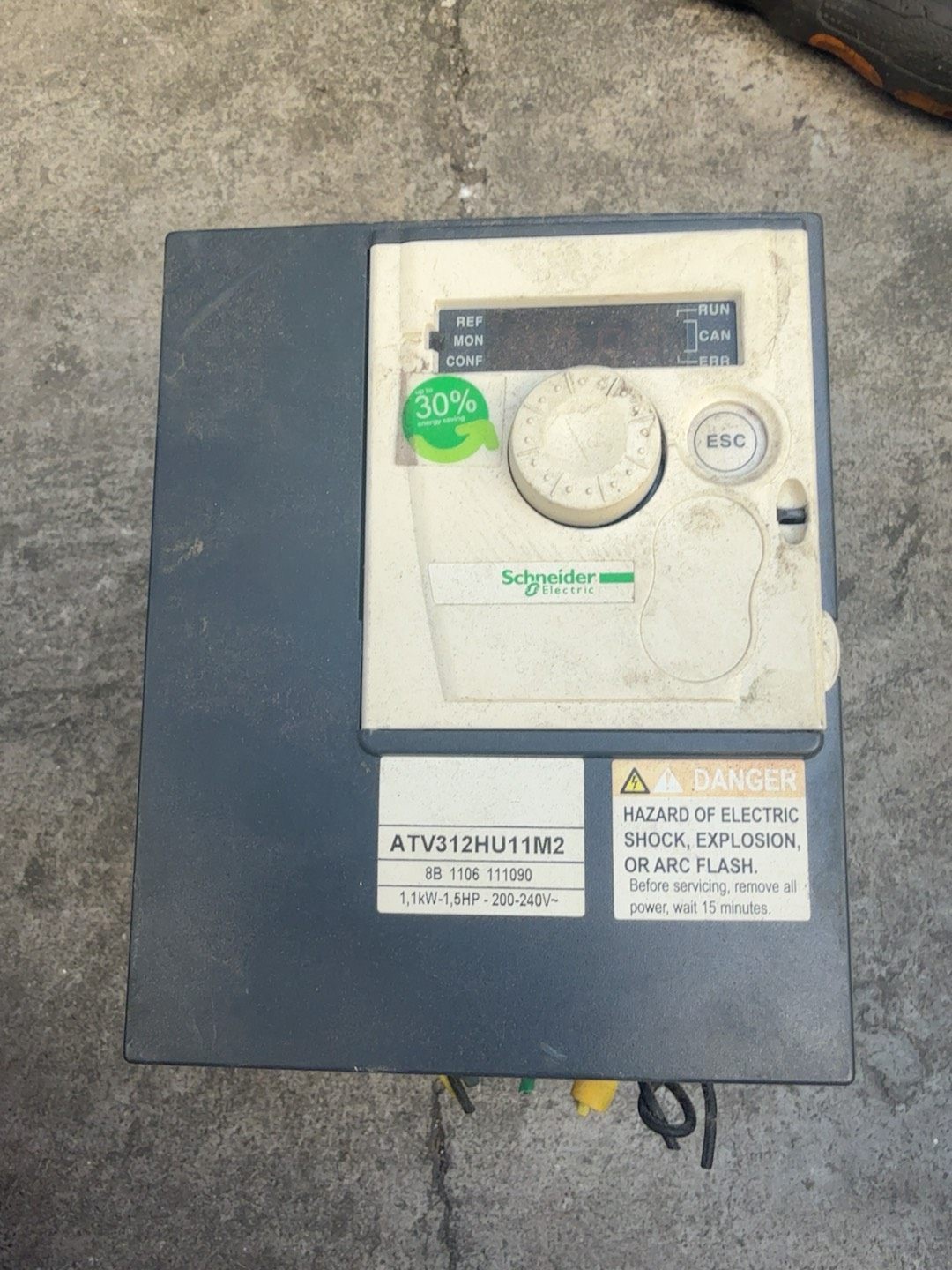 施耐德变频ATV312HU11M2，单相输入1.1kw，输出