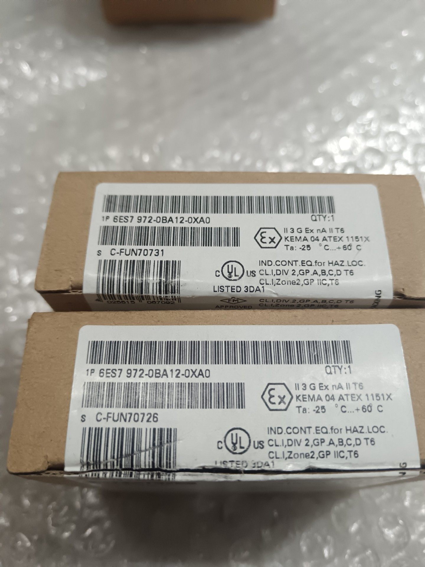 西门子6ES7 972-0BA12-0XA0一个开封，一个未
