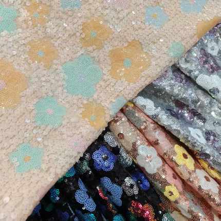 2025年新款全涤500米克时尚亮片绣面料时装服饰背景布常用纺织品