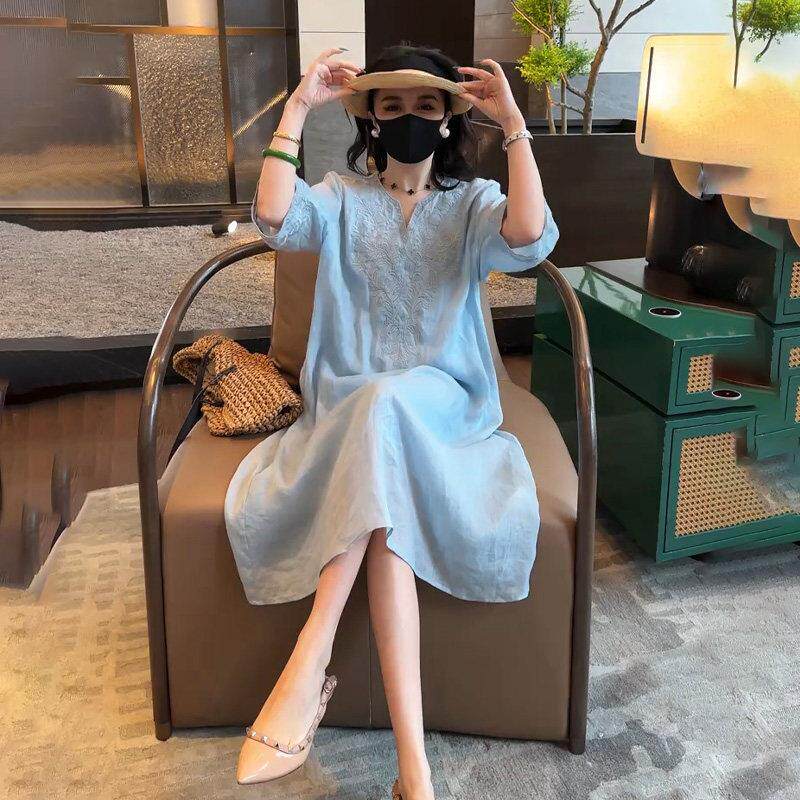 欧洲站休闲洋气国风重工刺绣连衣裙女2026年夏季新款苎麻显瘦长裙