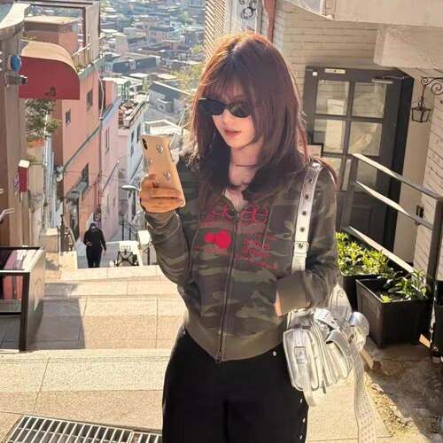【现货】韩国aeae新款辣妹修身短款迷彩拉炼卫衣外套上衣女秋冬款