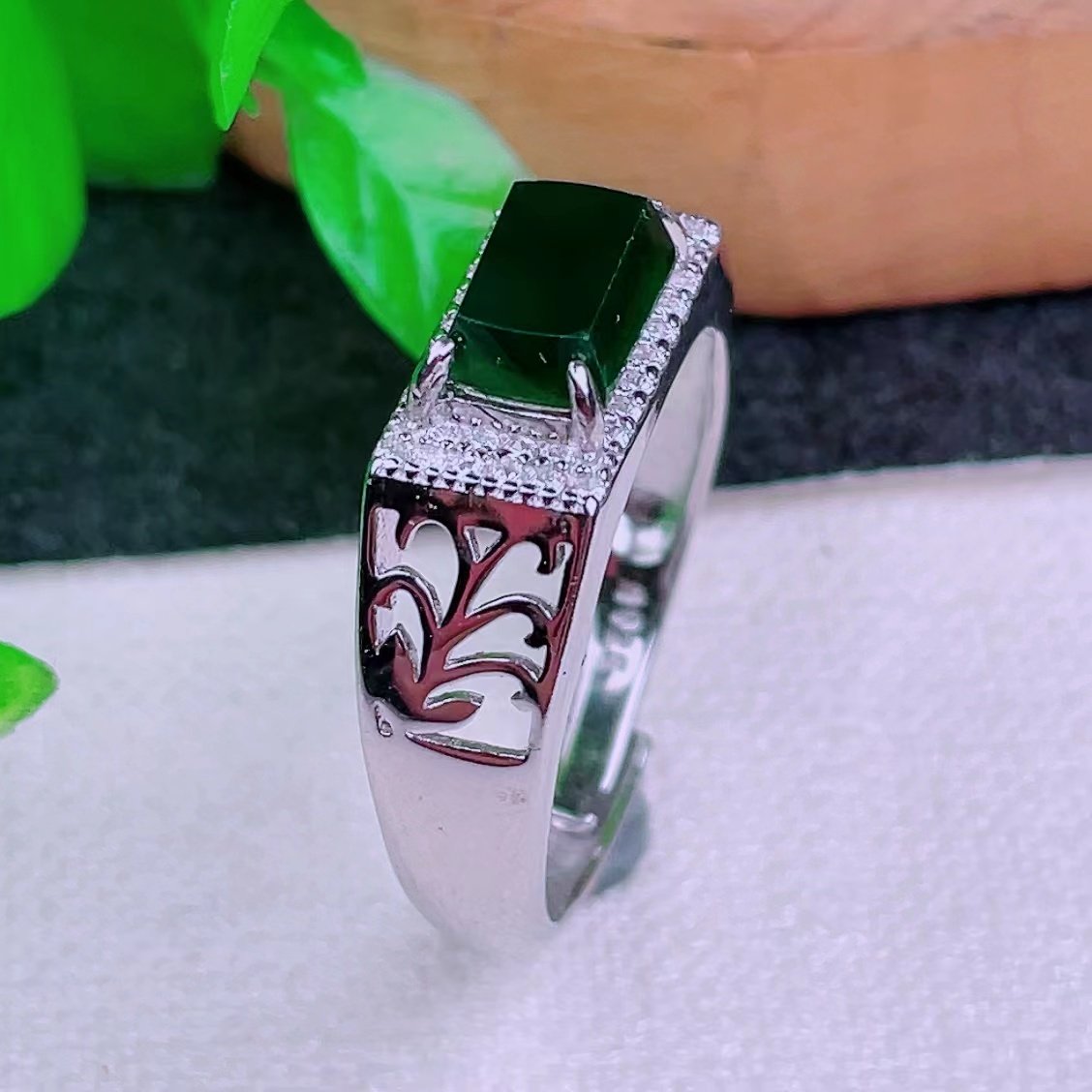 天然真品翡翠正品 水润冰阳绿阳色精雕马鞍戒指3.51g,珠宝/钻石/翡翠,戒指/指环,淘宝优惠券,粉丝福利购,淘宝优惠卷