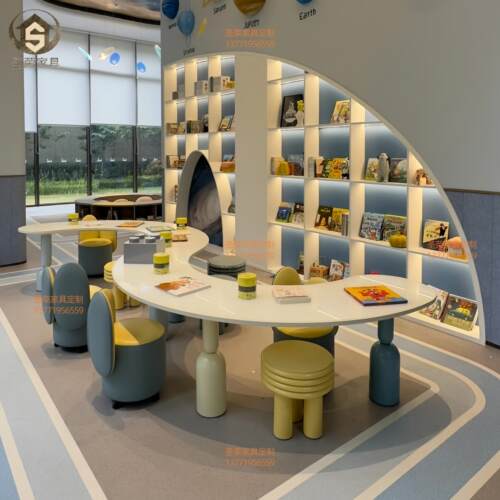 现代架空层娱乐区儿童桌椅组合样品屋展示中心部游乐园创意手工绘