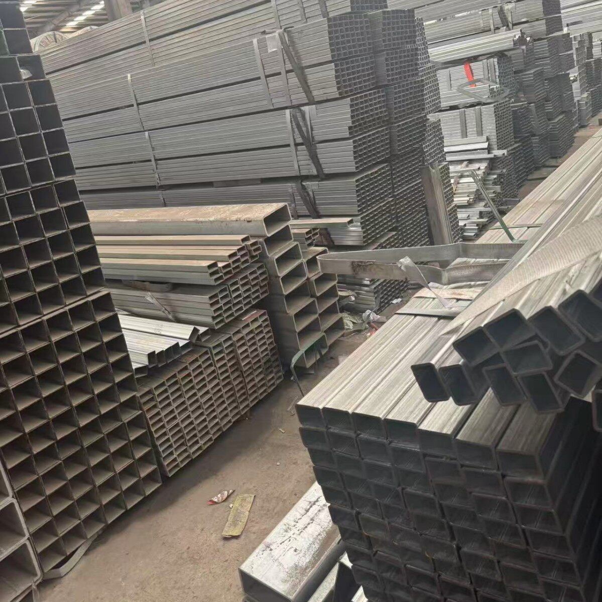 沈阳现货镀锌矩形管Q235热轧方通钢材热镀锌方管建筑工程镀锌方管