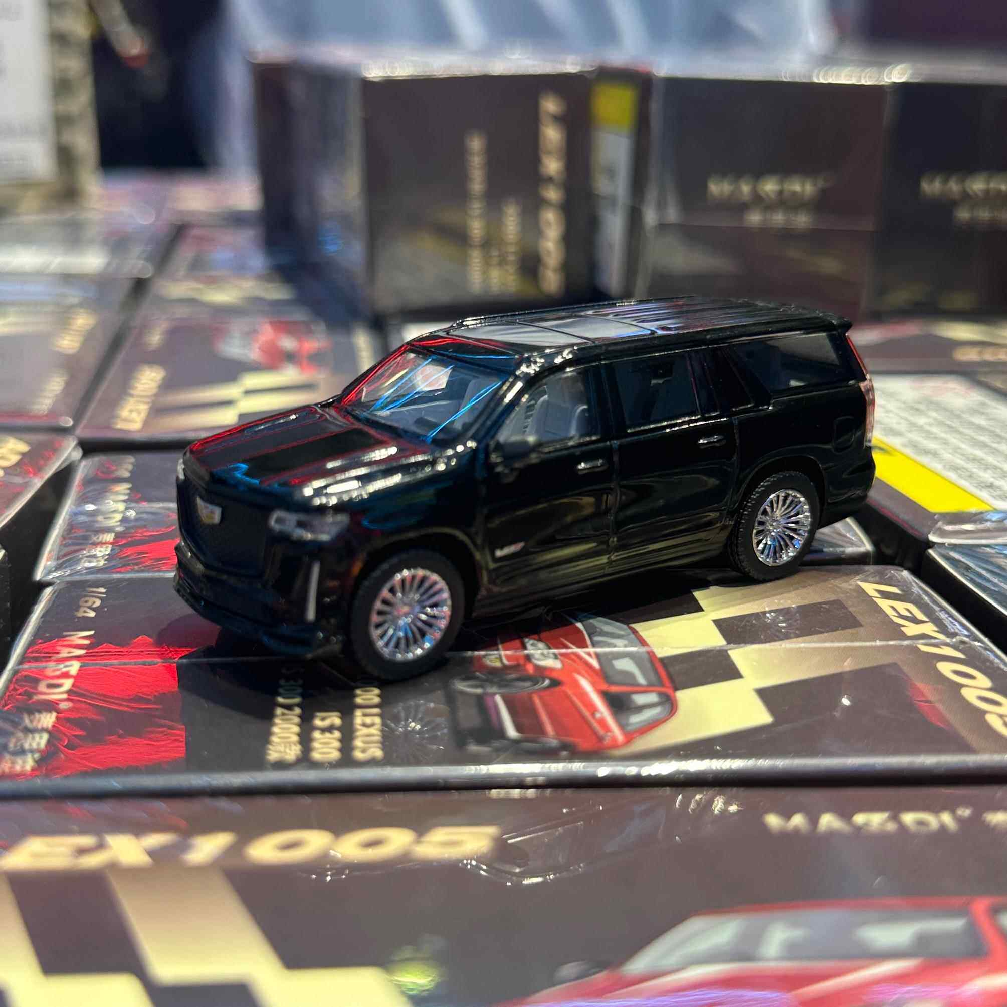 麦思迪 1/64 2010 海狮advan 萨博班 凯雷德汽车模型