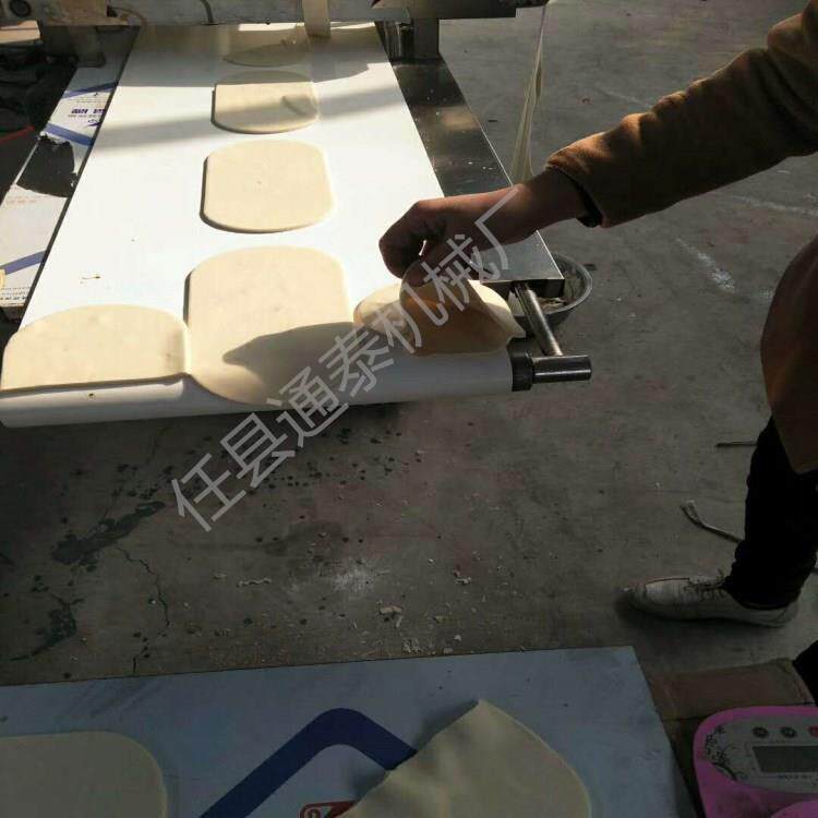 生产全自动布袋馍机月亮馍肉夹馍荷叶夹饼机价格优异新老顾客选购