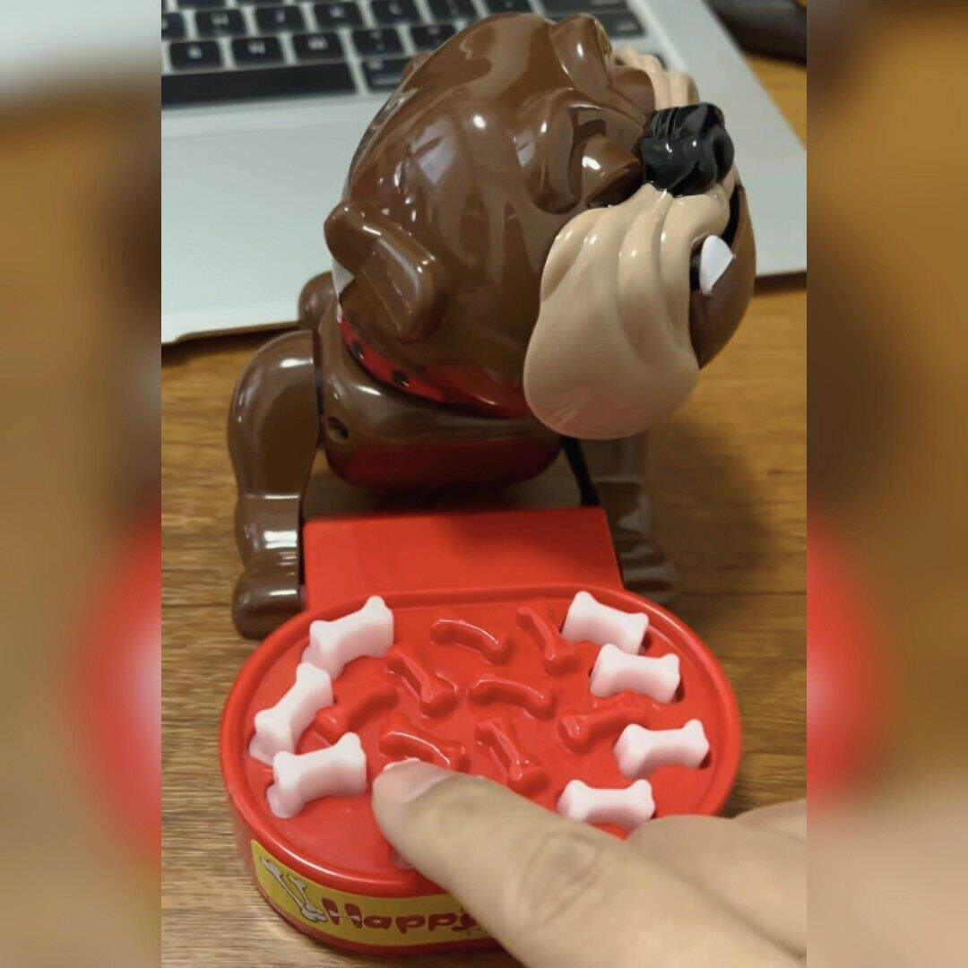 吓一跳玩具恶犬咬手指玩具恶搞怪玩具恶犬搞怪整蛊偷吃吓人咬手指