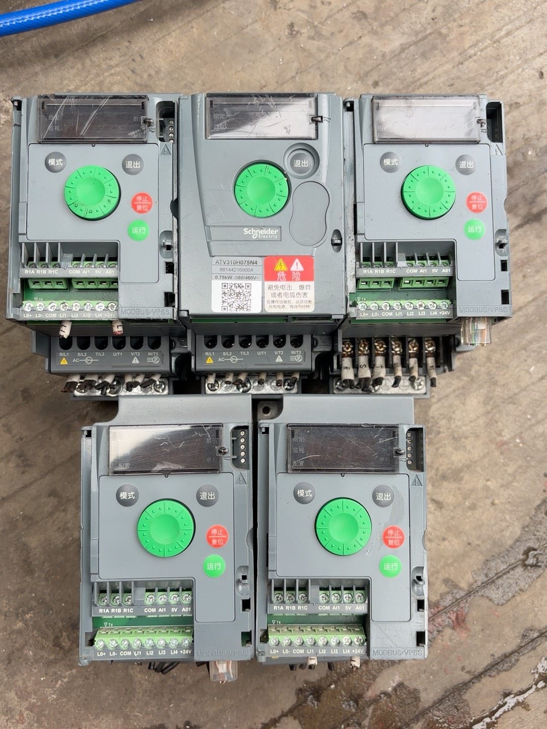 施耐得变频器ATV310H075N4二手拆机，成色如图，物美