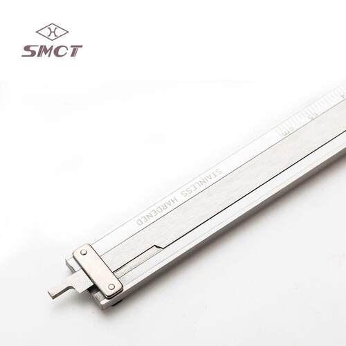 S2NGLMCT0/带卡表尺指针式表盘游标卡尺0-00mm闭式带表卡尺.02