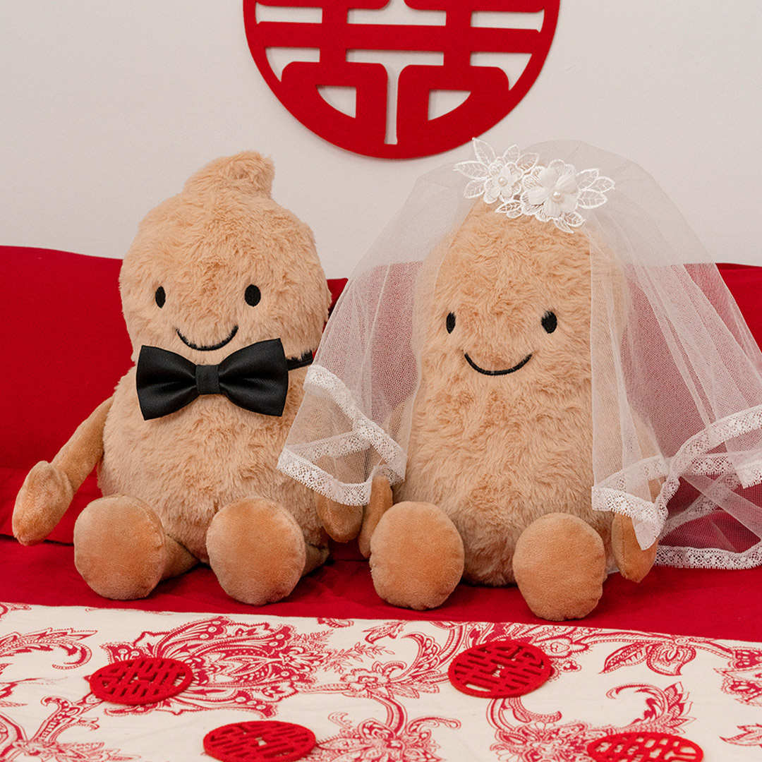 糊涂娘娘可爱压床娃娃一对婚庆公仔高档花生情侣玩偶抱枕婚房布置