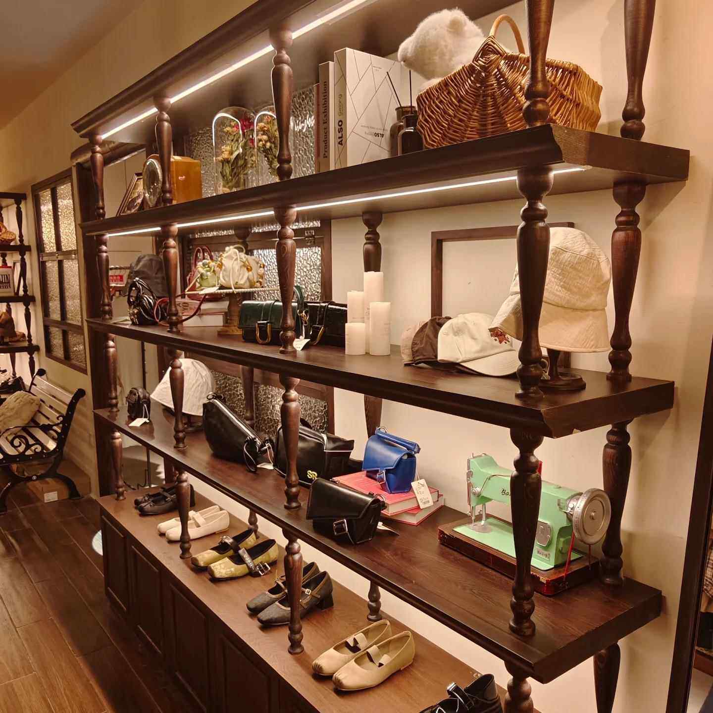 覆古风包包店实木展示柜帽子服装鞋子组合陈列柜直播间背景置物架