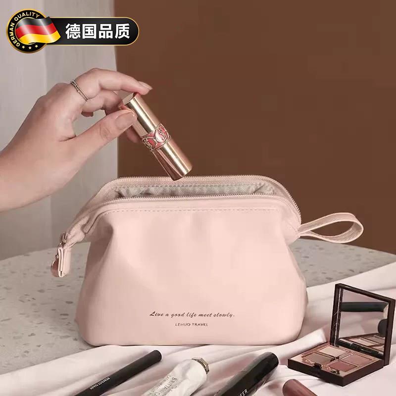 德国化妆包2026新款可携式女生外出旅行洗漱包多功能化妆品收纳包