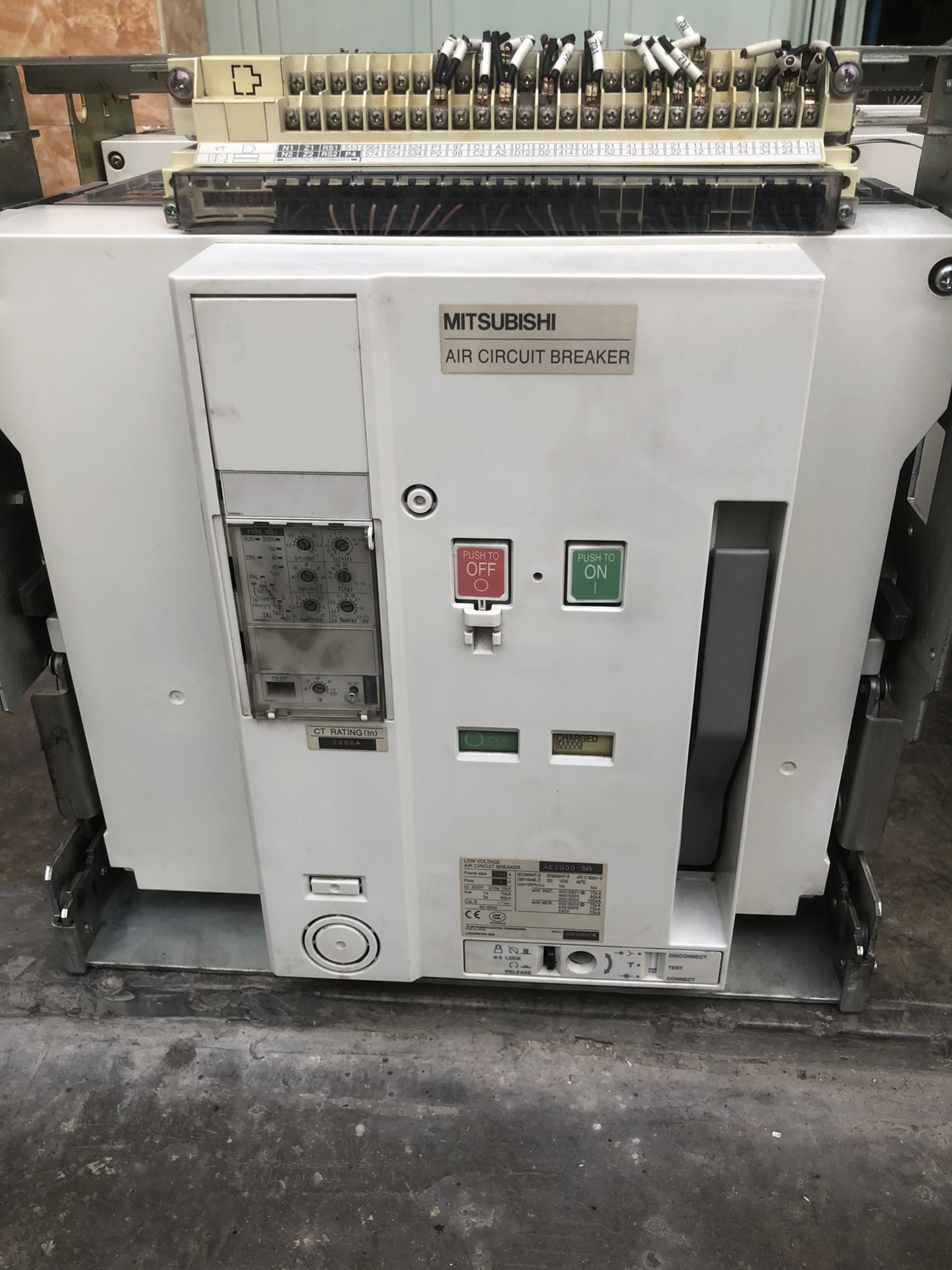 三菱AE2000-SW框架断路器。