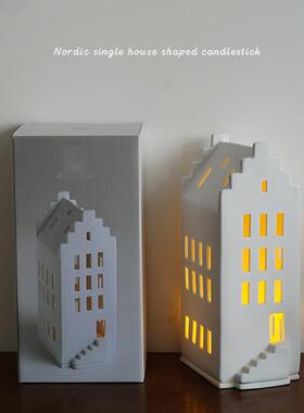 丹麦原包装 出口北欧镂空带楼梯手工陶瓷小白房子烛台 家居装饰