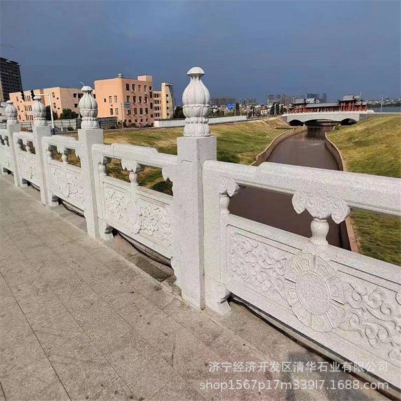 花岗岩芝麻灰石栏杆桥梁河道石栏杆公园广场造景石材浮雕石栏板