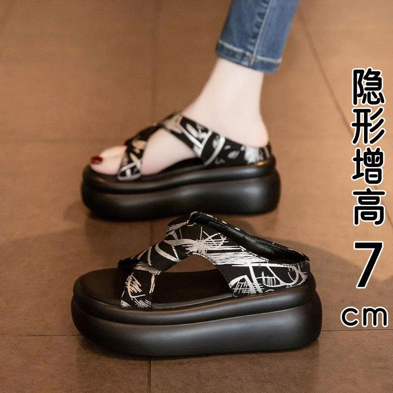 香港真皮厚底增高凉拖鞋女夏外穿2026新款配裙子松糕高跟沙滩凉鞋