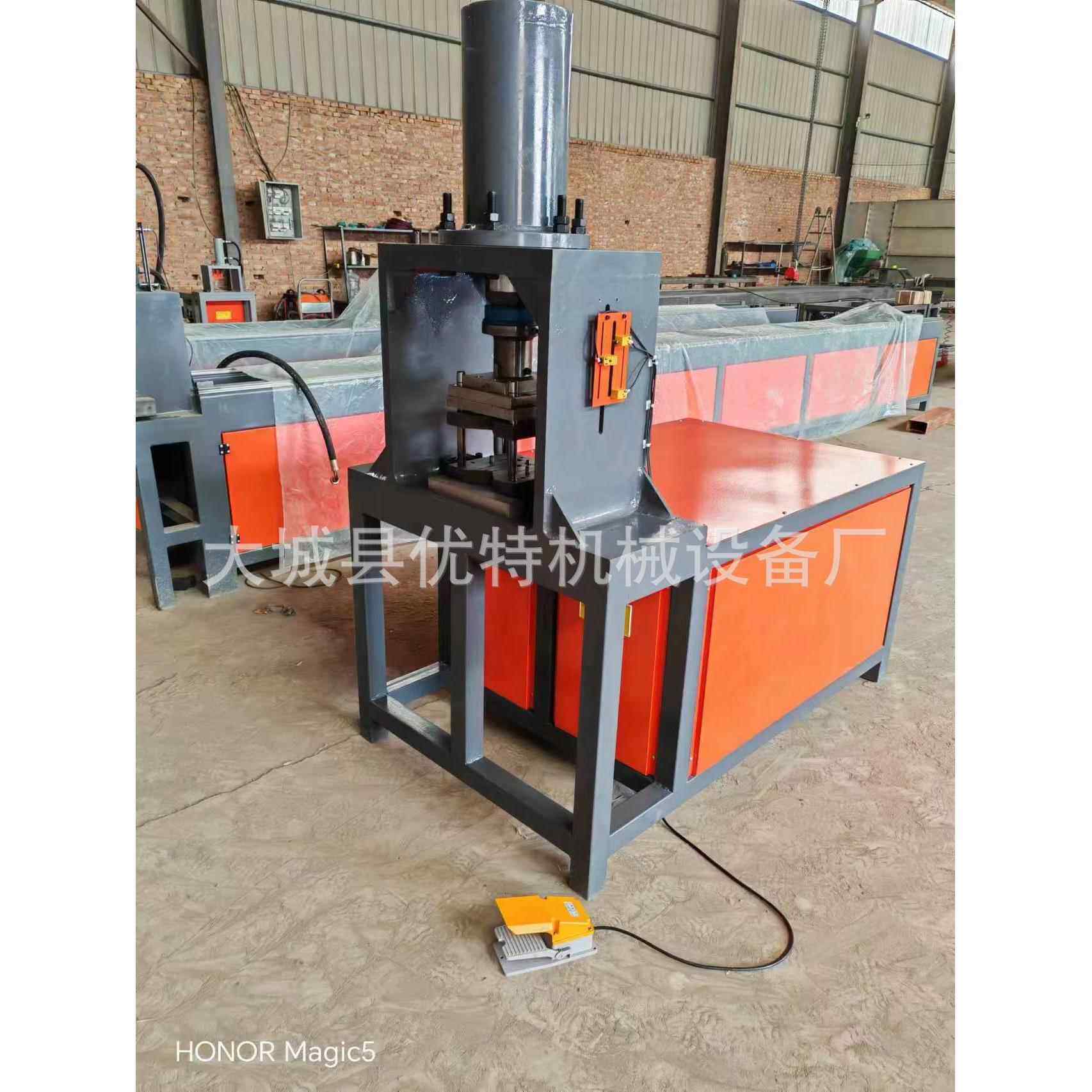 液压冲孔机角铁板打孔切断数控方管90度切角机圆管压扁倒角机