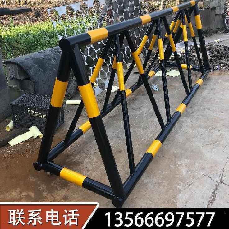 拒马栏栅路障铁质巨马移动护栏栏杆马电线杆带刺栏杆围加油站