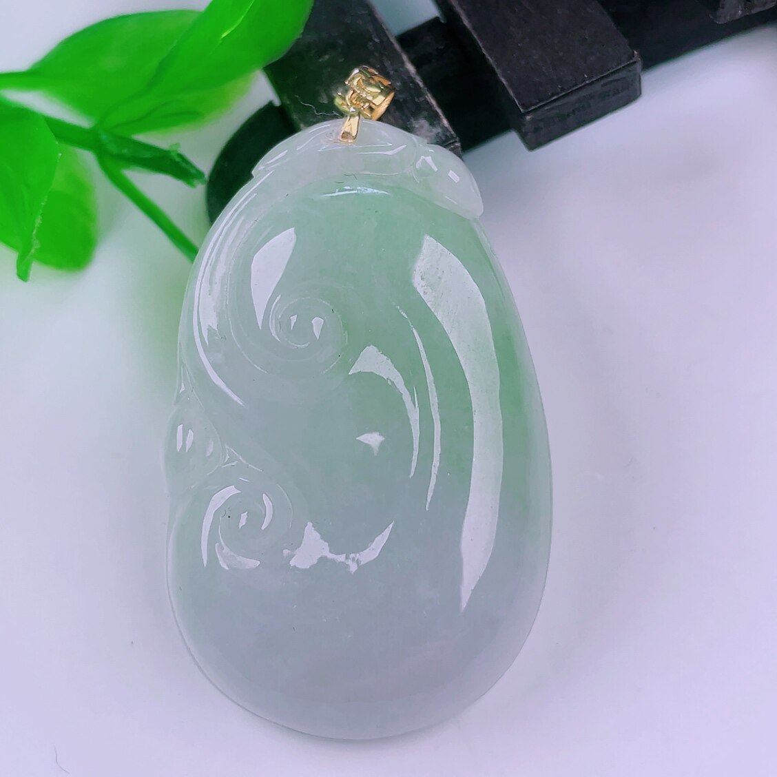 缅甸天然真品翡翠18k金扣头冰紫罗兰春彩飘绿闪拍如意吊坠11.77g