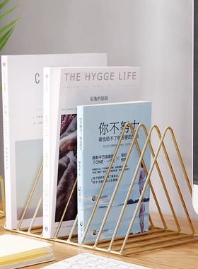书架收纳架办公室桌面置物架铁艺金属简易ins杂志桌上三角书立架