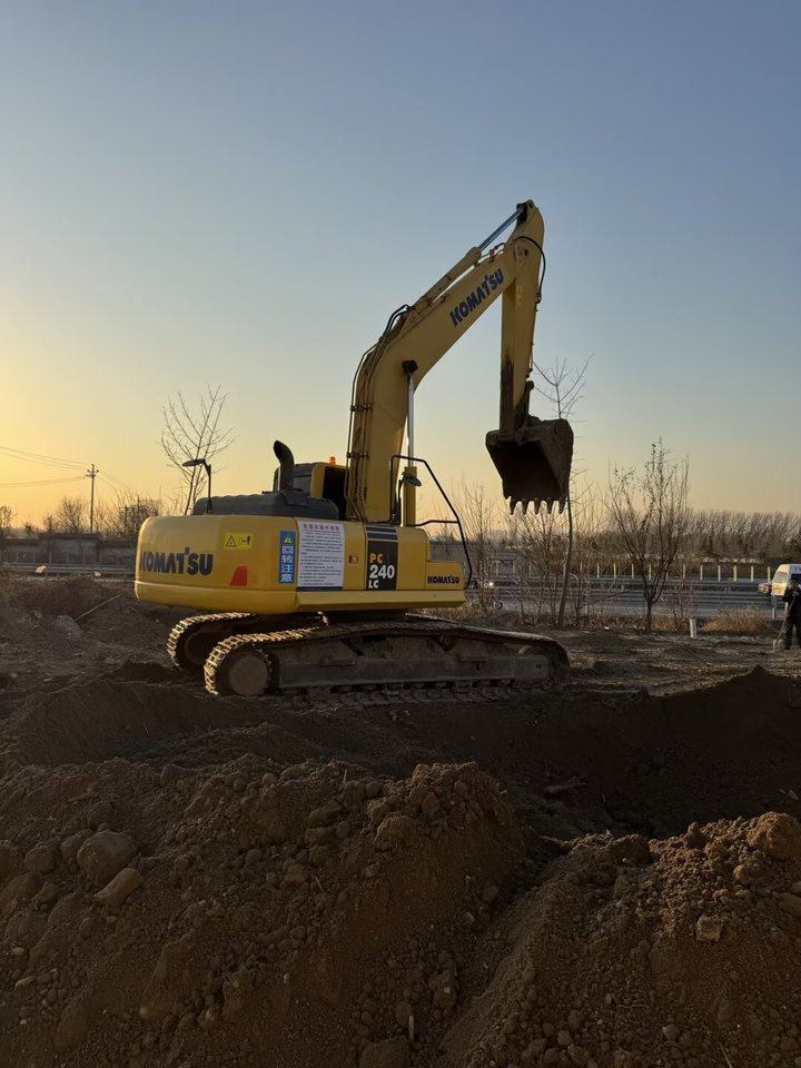 1月17日保定小松240挖掘机网络拍卖公告