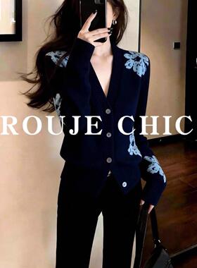 法国rouje chic法式休闲藏蓝色花朵v领针织衫女早春气质短款上衣