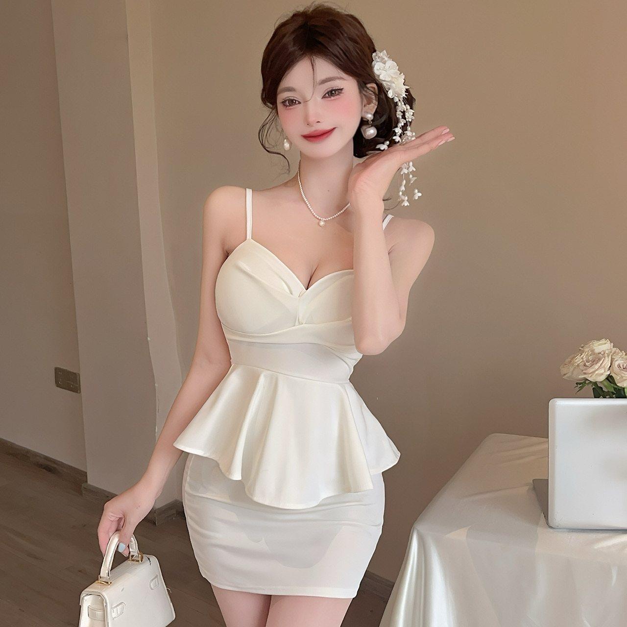 辣妹风短款假两件吊带包臀打底连衣裙子2025年新款别致气质显瘦裙