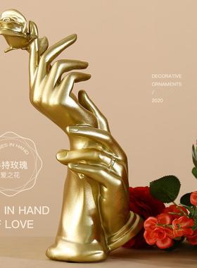 2025年新款客厅摆件旺宅摆件北欧轻奢金色手持玫瑰树脂装饰电视机