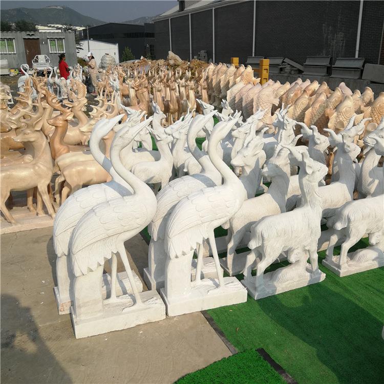 石雕鹤展翅汉白玉石雕鹤晚霞红石雕鹤石雕丹顶鹤