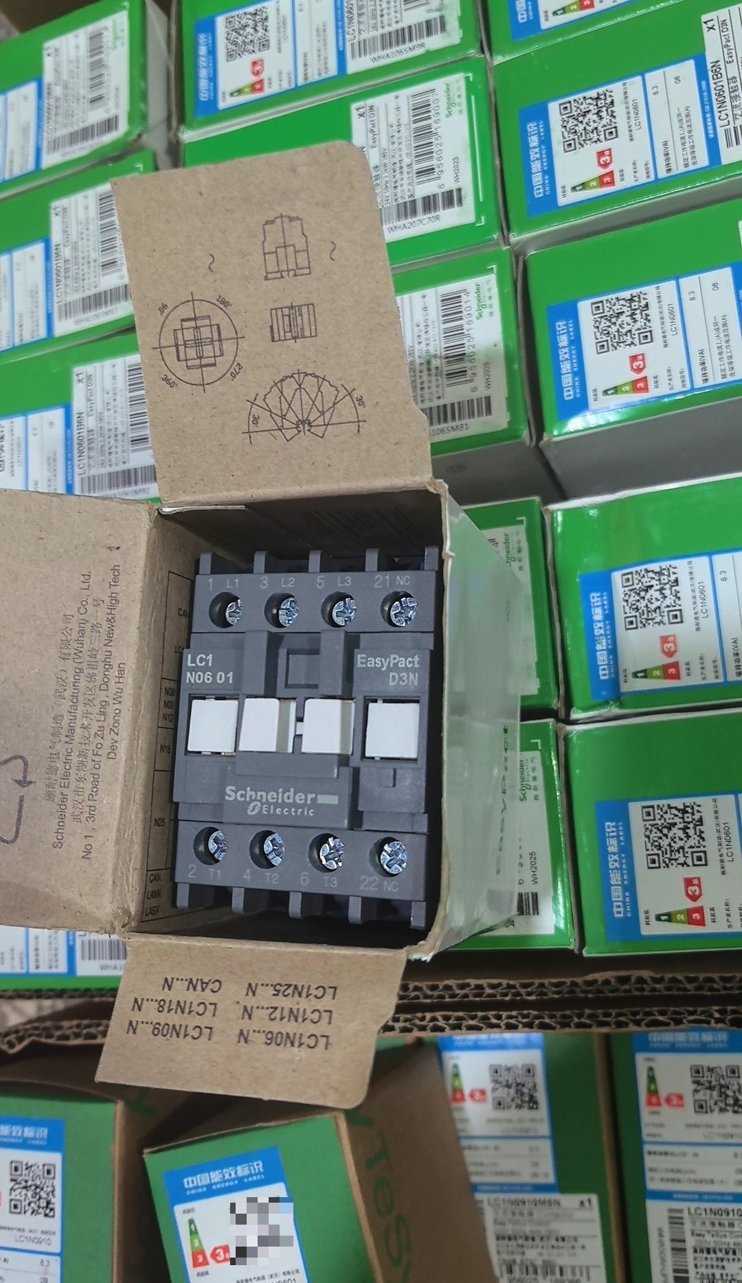 施耐德接触器LC1N0601B6N 电压AC24V