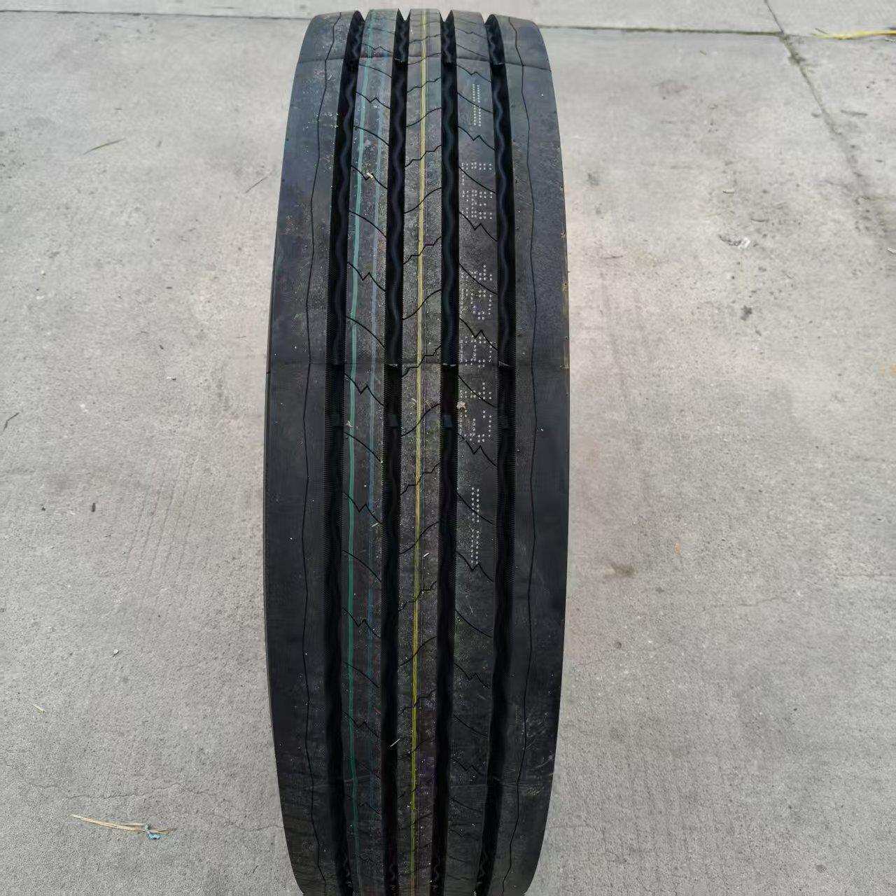 豪顺轮胎12R22.5-18PR花纹AK813 耐磨 载重 省油