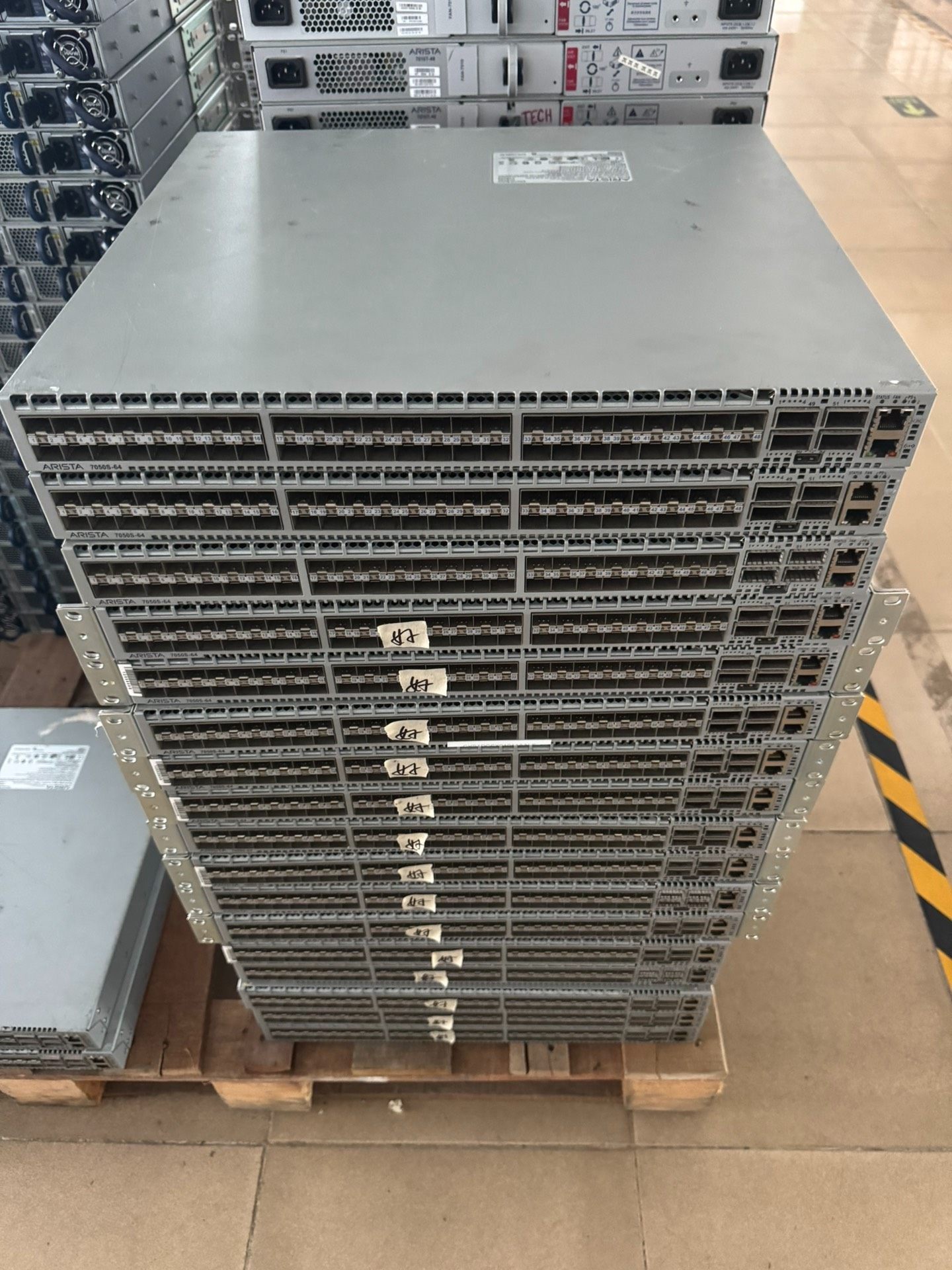 ARISTA DCS-7050S-64-R 48口万兆SFP