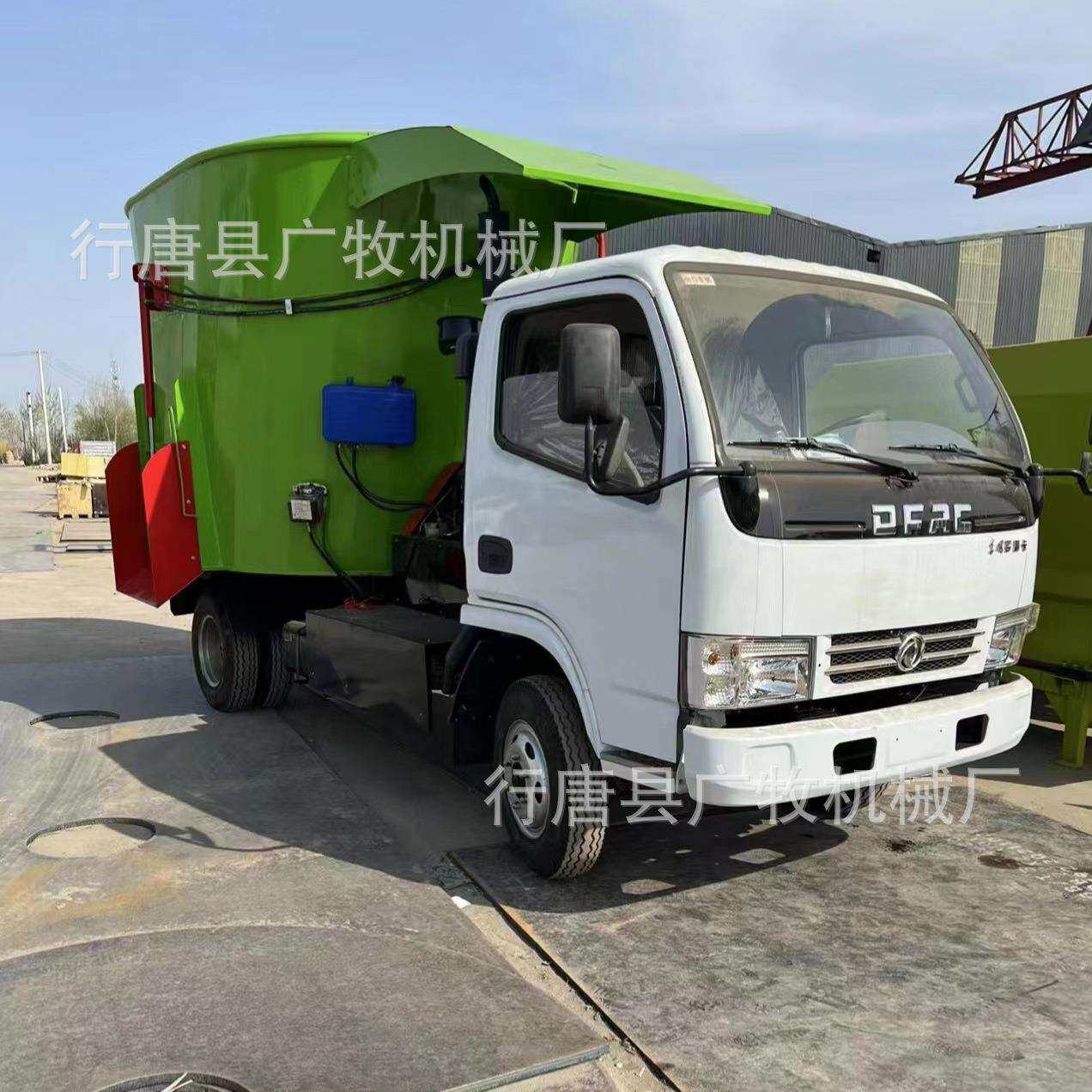 现货搅拌机牵引式车载搅拌撒料一体车牛羊草料粉碎搅拌机牧草