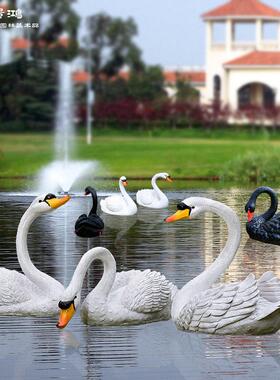 彷真浮水黑白天鹅摆件户外玻璃纤维园林景观雕塑别墅花园景观池美