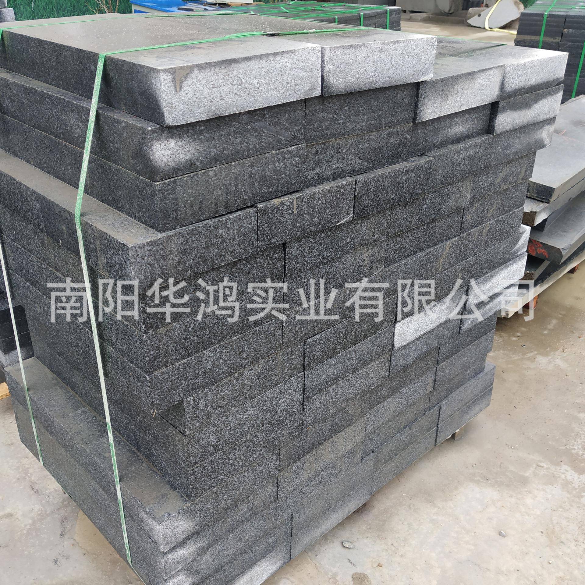河南芝麻黑路沿石厂家G654路牙石绿化带侧石黑色花岗岩路边石